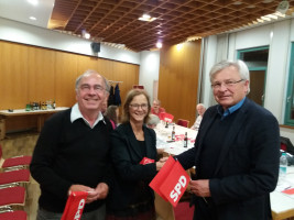 SPD Gemeinderäte Michael Langer und Franz Lang gratulieren Anette Kitzmann-Waterloo