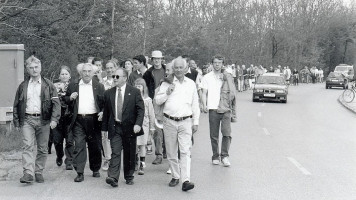 Der 2. Gedenkzug 1999 mit (v.l.) Friedel Schreiber, Max Mannheimer, Aba Naor und Zwi Katz (Quelle:Unser Würmtal,23.6.24)